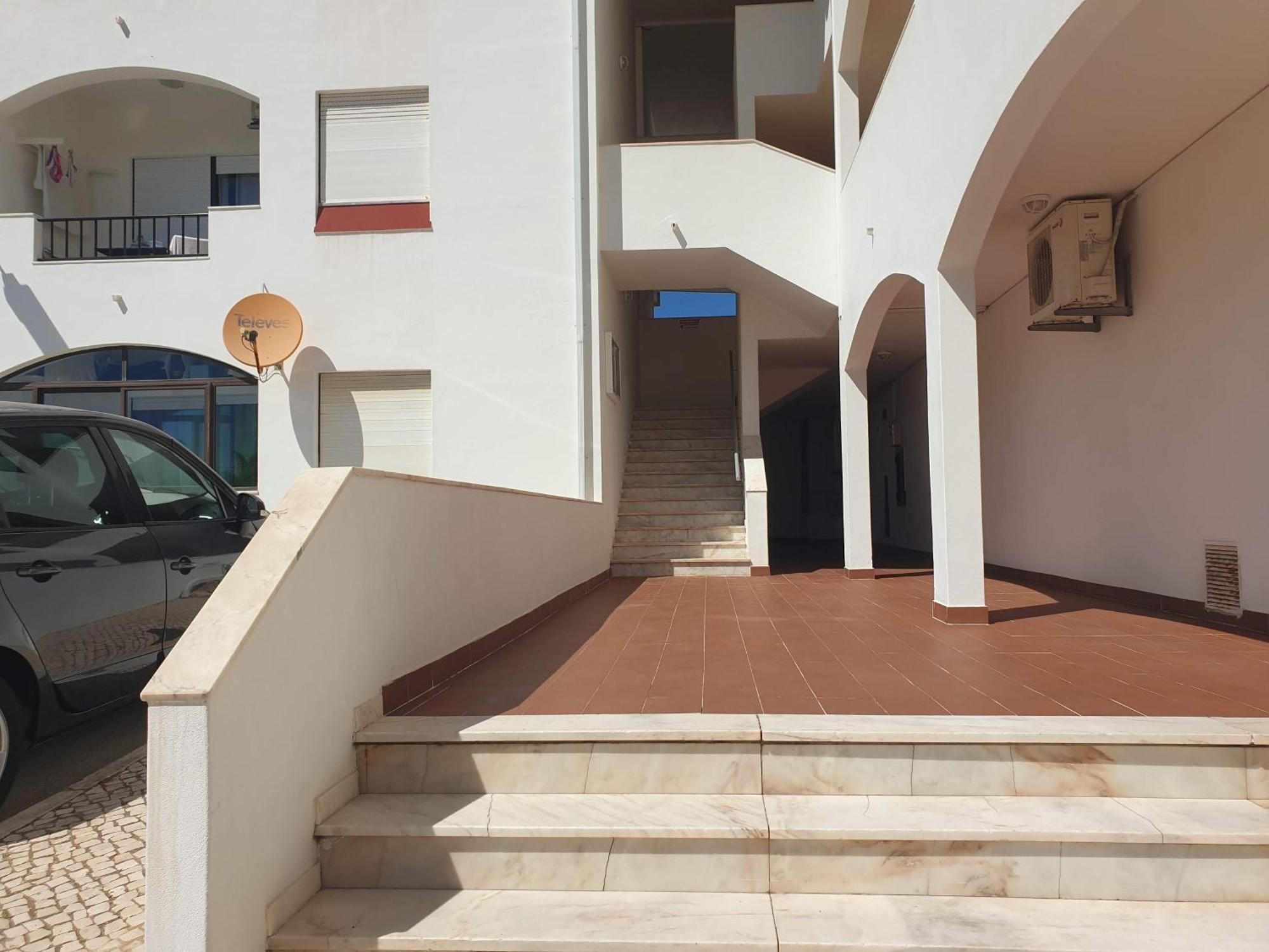 Apartment On The Strip Albufeira Exterior photo