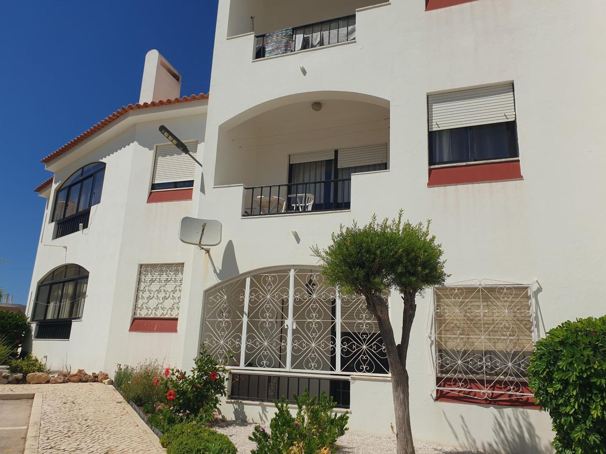 Apartment On The Strip Albufeira Exterior photo
