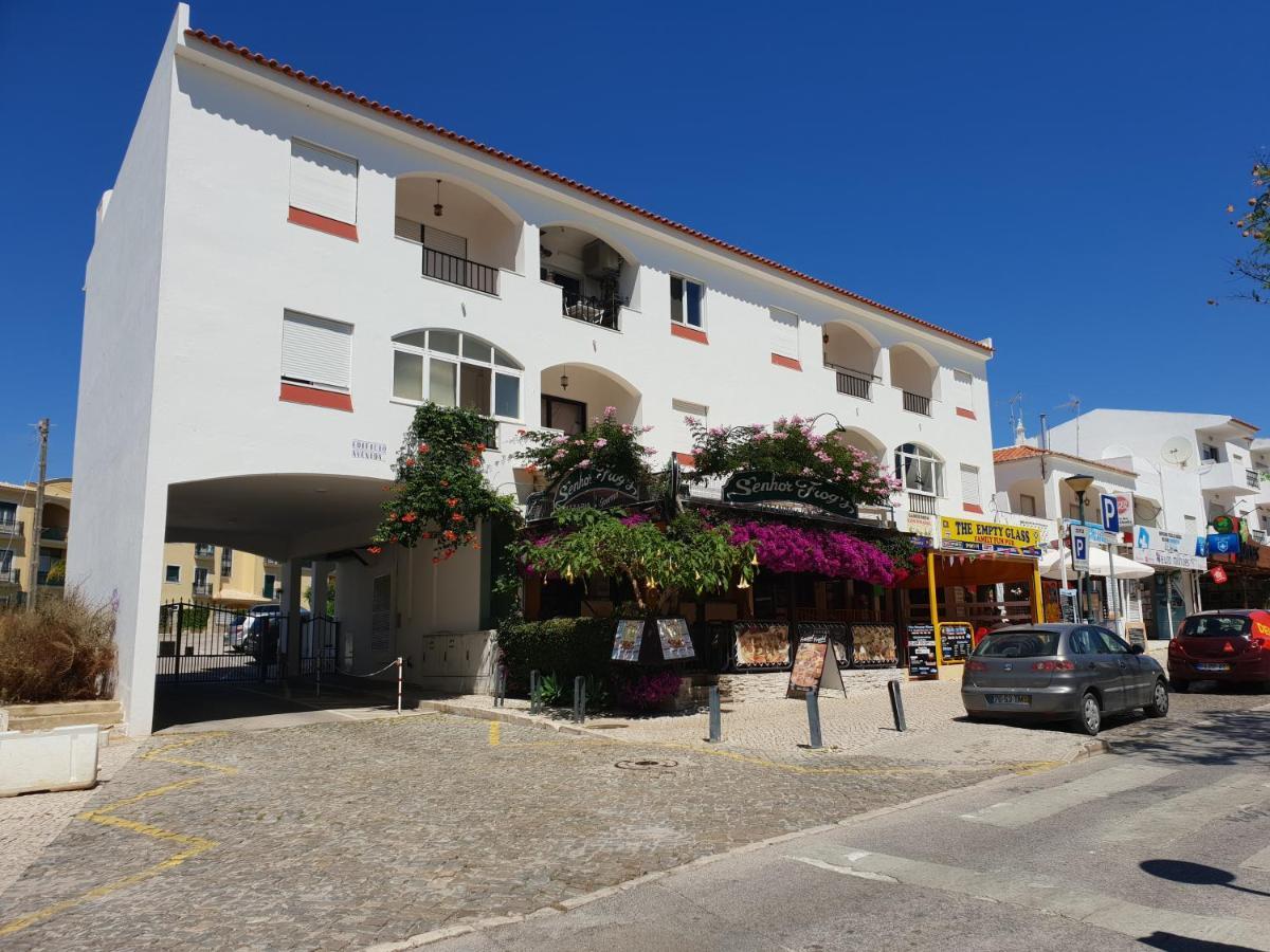 Apartment On The Strip Albufeira Exterior photo